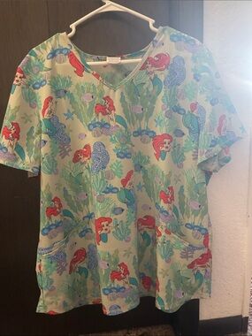 Disney little mermaid women’s scrub top xl